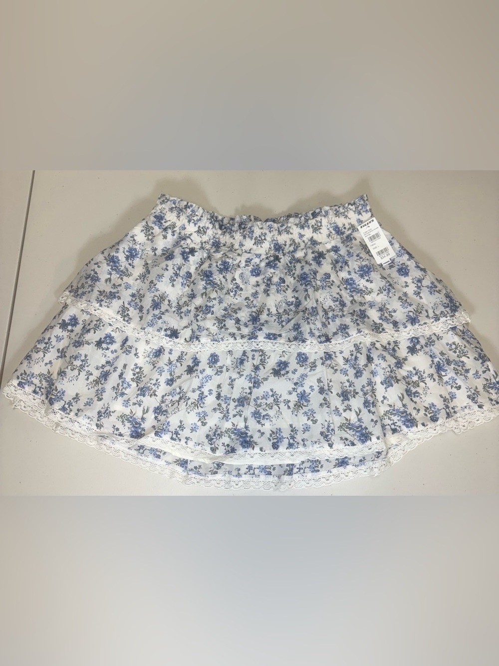 RSQ White Floral Tiered Mini Skirt with Blue Print